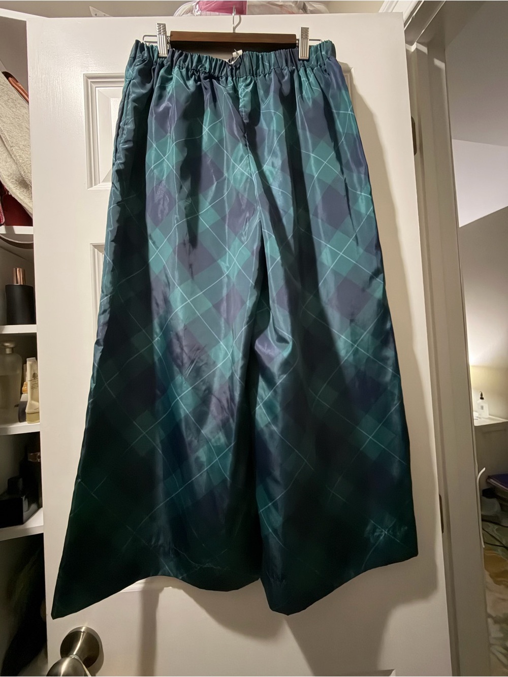 Maeve Anthropologie Taffeta cropped Green and Navy Plaid wide leg pull on pant.